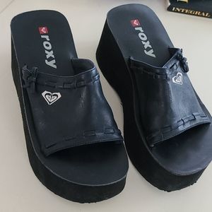 Roxy size 8 Black Wedge Sandals
